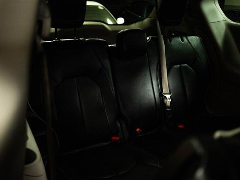 Used 2021 Chrysler Pacifica Limited w/ Uconnect Theater Family Group image 11