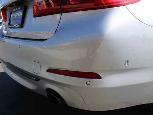 Used 2019 BMW 530e w/ Premium Package RWD image 41