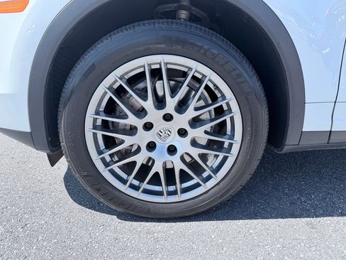 Used 2015 Porsche Cayenne S image 35