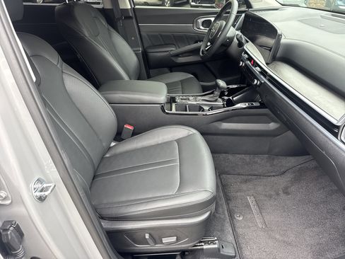 Certified 2025 Kia Sorento SX image 13
