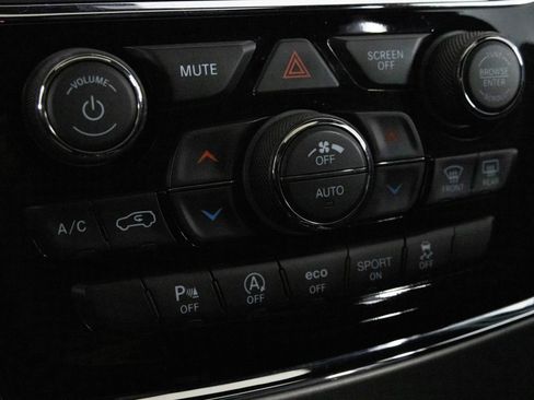 Used 2020 Jeep Grand Cherokee Limited image 25