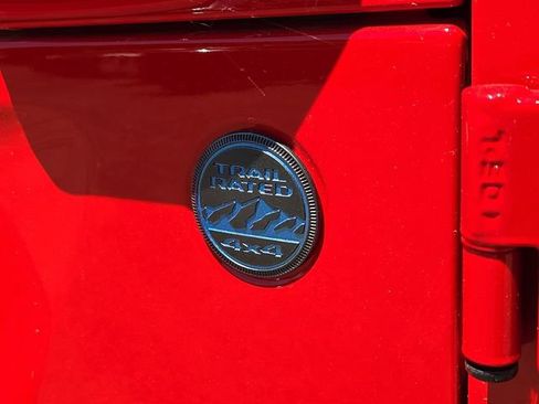 Used 2025 Jeep Wrangler Unlimited Sahara AWD/4WD image 30