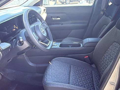 Certified 2025 Nissan Kicks SV AWD/4WD image 19
