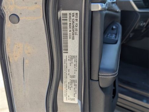 Used 2023 Jeep Grand Cherokee Limited w/ Black Appearance Package image 26