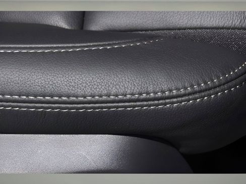 Certified 2025 Volvo XC40 B5 Plus w/ Protection Package Premier image 23