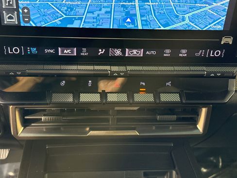 Used 2024 GMC Hummer EV 3X AWD/4WD image 18