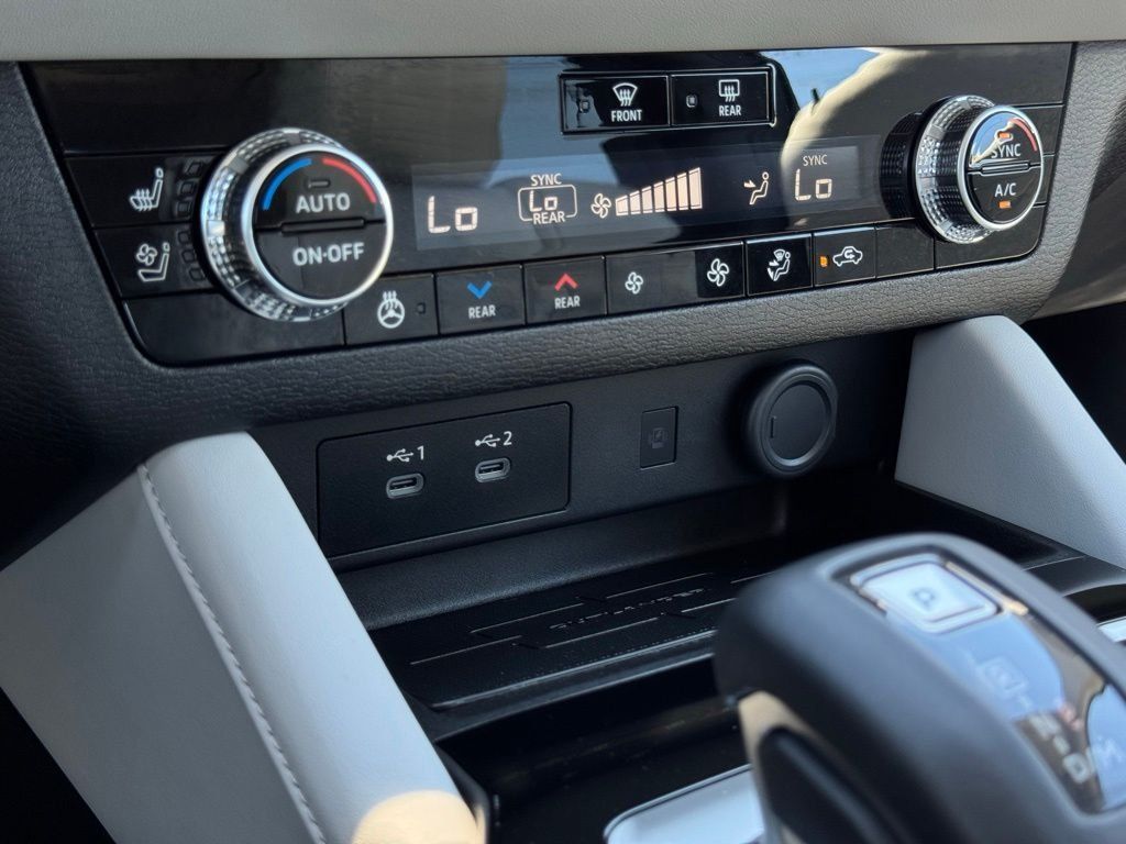 Used 2025 Mitsubishi Outlander SEL FWD image 35