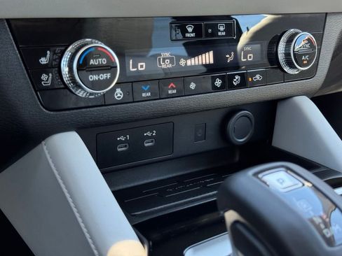 Used 2025 Mitsubishi Outlander SEL FWD image 35