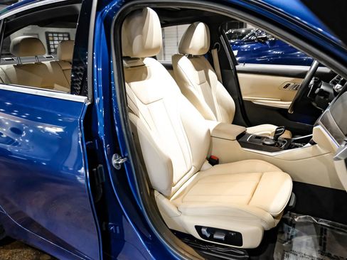 Used 2021 BMW 330i Sedan w/ Driving Assistance Package image 33