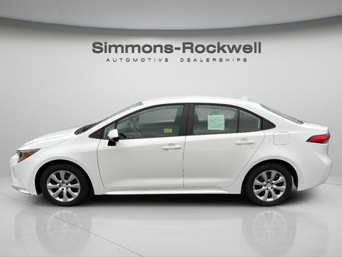 Used 2025 Toyota Corolla LE image 4