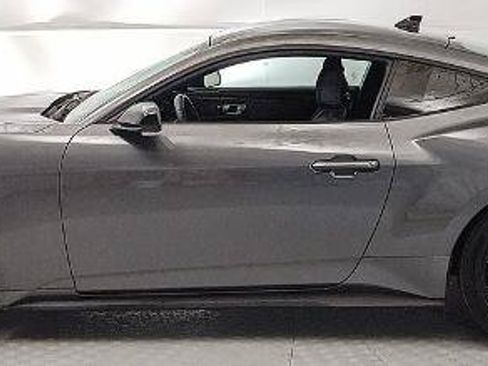 Certified 2025 Ford Mustang Coupe RWD image 5
