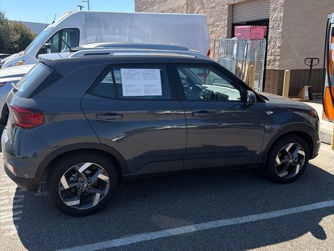 Certified 2025 Hyundai Venue SEL FWD image 3