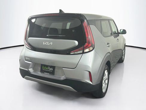 Used 2025 Kia Soul LX w/ LX Technology Package FWD image 9