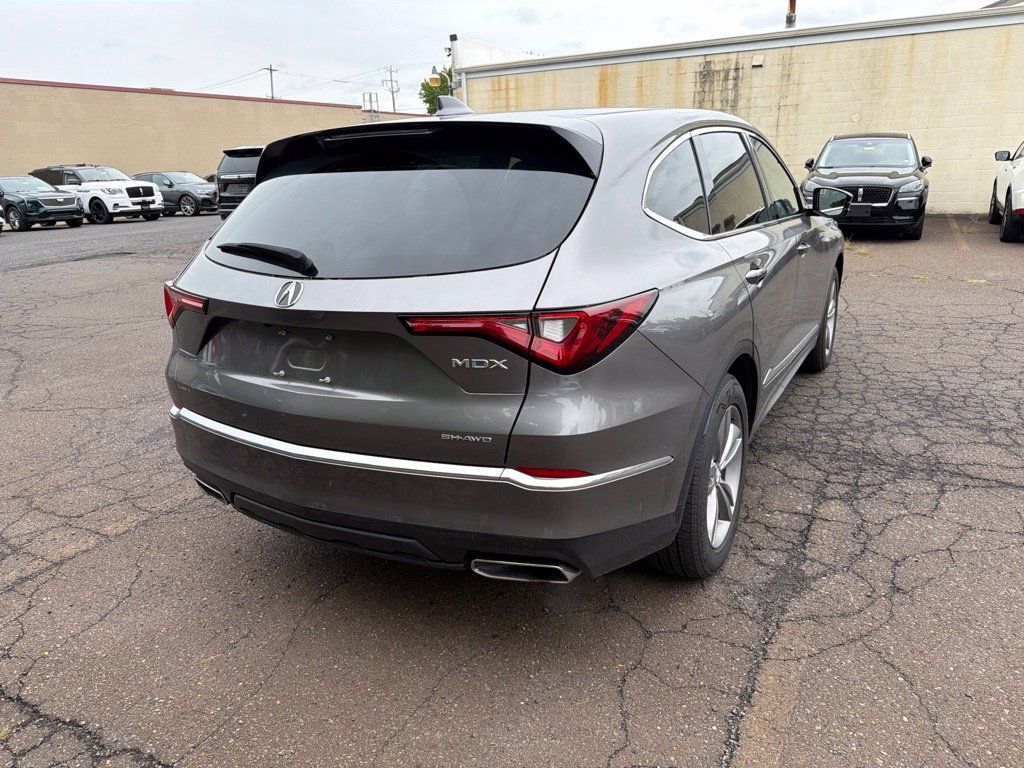 Used 2023 Acura MDX SH-AWD image 3