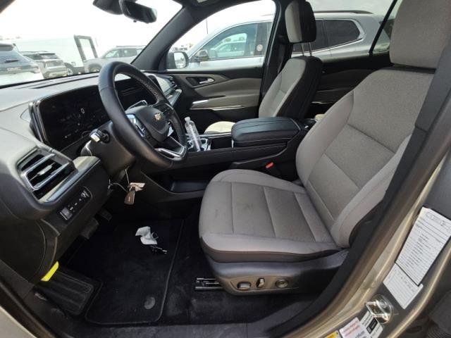 Used 2026 Chevrolet Traverse LT w/ Driver Confidence Package AWD/4WD image 4