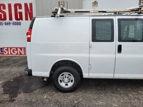 Used 2014 Chevrolet Express 2500 image 14
