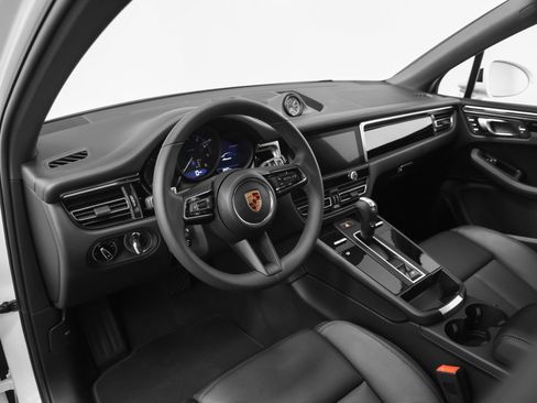 New 2026 Porsche Macan image 4