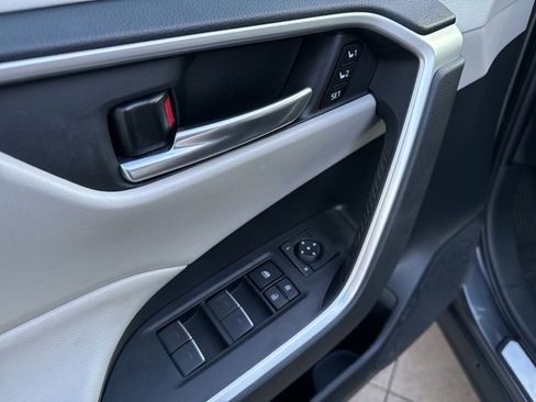 Used 2023 Toyota RAV4 XLE Premium image 23