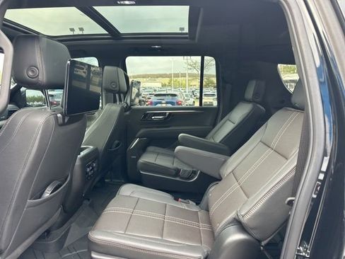 Used 2026 Chevrolet Suburban High Country AWD/4WD image 6