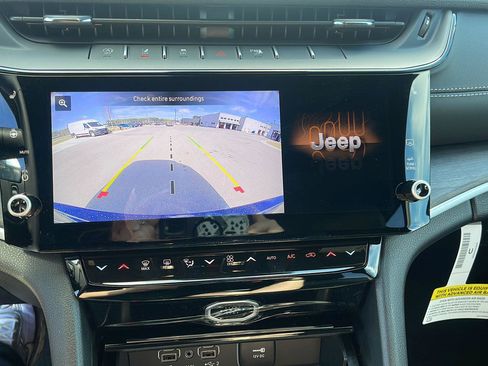 New 2026 Jeep Grand Cherokee Altitude AWD/4WD image 18