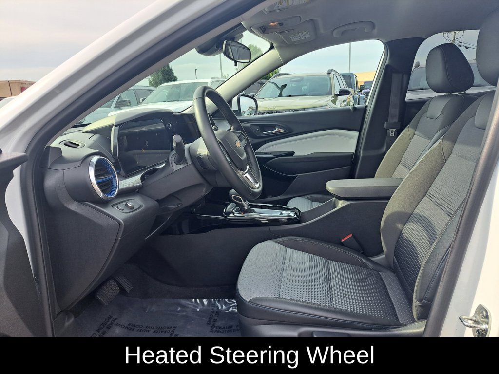 Used 2025 Chevrolet Trax LT w/ LT Convenience Package FWD image 8