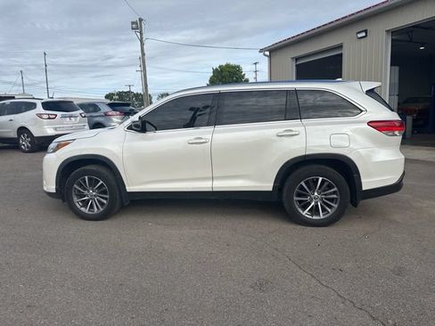 Used 2019 Toyota Highlander XLE AWD/4WD image 6