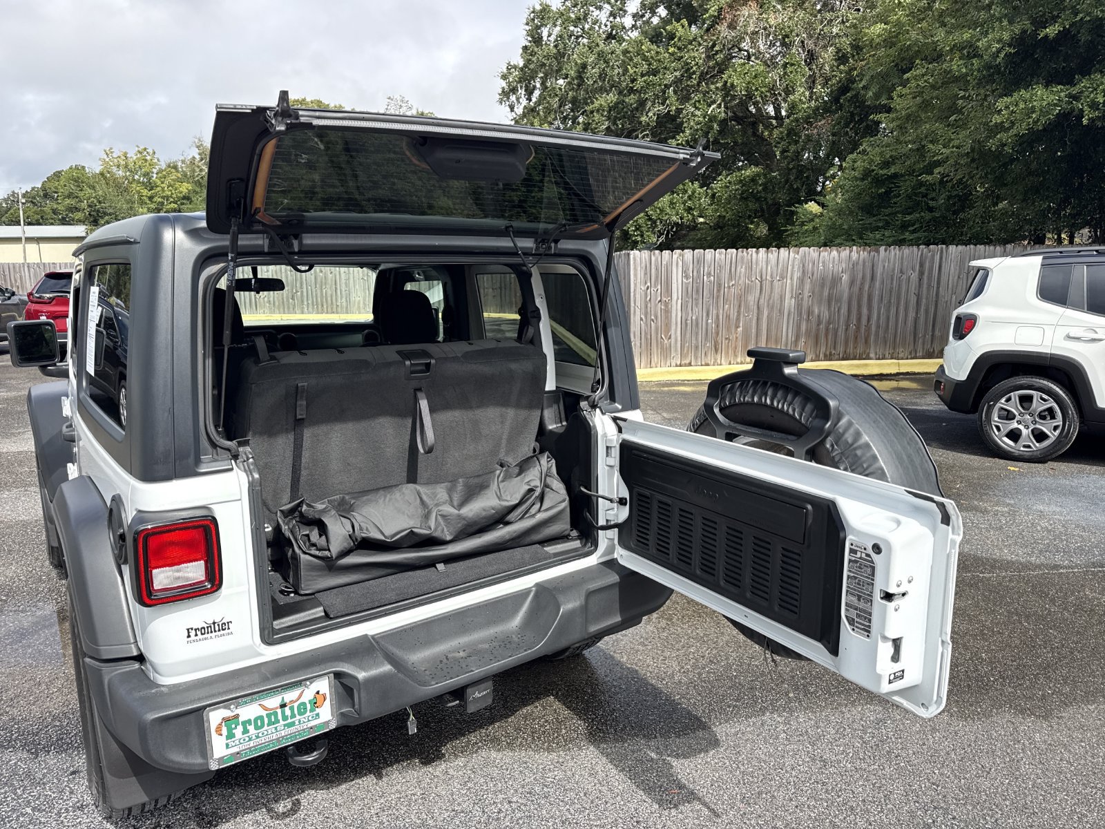 Used 2022 Jeep Wrangler Sport AWD/4WD image 29