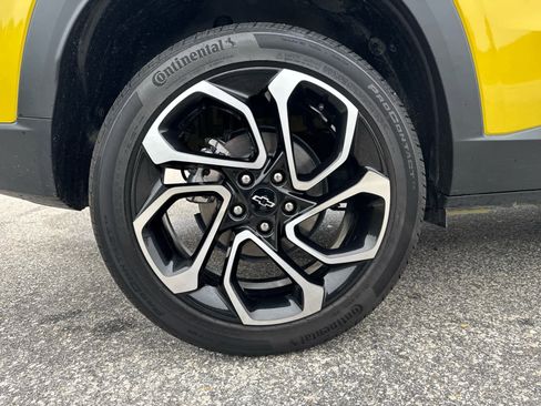 Used 2025 Chevrolet Trax RS image 31