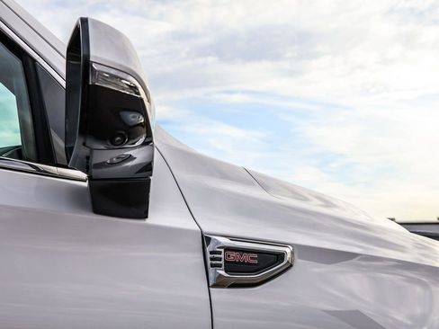 Certified 2025 GMC Yukon Denali image 11