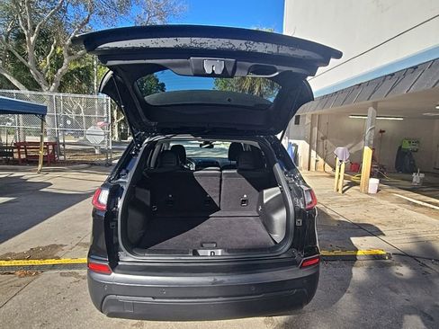 Used 2021 Jeep Cherokee Altitude image 32