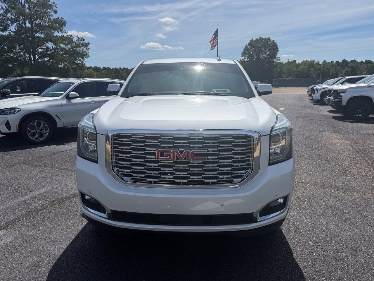 Used 2020 GMC Yukon Denali w/ Denali Premium Package RWD image 2