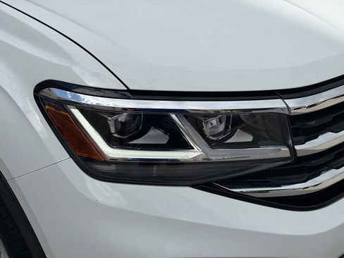 Used 2022 Volkswagen Atlas Cross Sport SE image 34