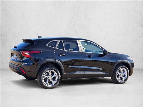 New 2026 Chevrolet Trax LS w/ LS Convenience Package FWD image 2