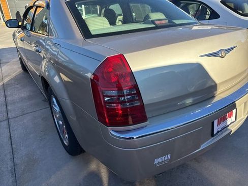 Used 2006 Chrysler 300 C image 7