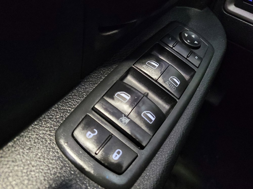 Used 2017 RAM 1500 Express RWD image 27