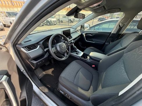 Used 2025 Toyota RAV4 XLE AWD/4WD image 5