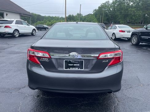 Used 2012 Toyota Camry XLE w/ Leather Pkg FWD image 5