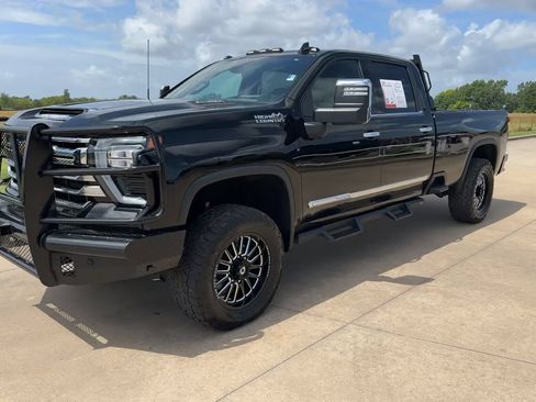 Used 2024 Chevrolet Silverado 3500 High Country w/ High Country Premium Package AWD/4WD image 3