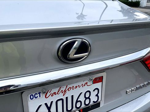 Used 2013 Lexus ES 300h image 30