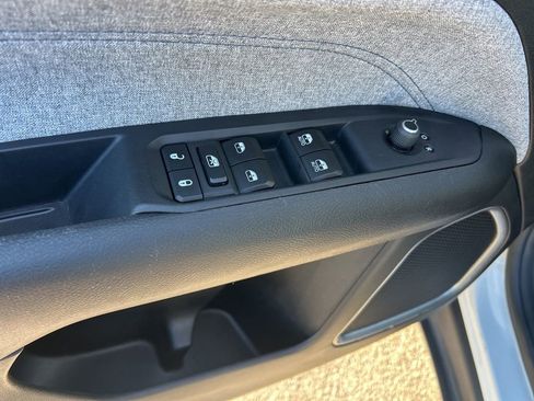 Used 2024 Jeep Compass Latitude image 34