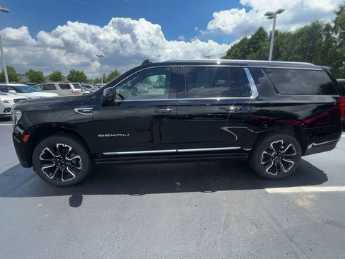 Used 2023 GMC Yukon XL Denali w/ LPO, Floor Liner Package AWD/4WD image 4