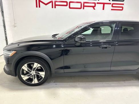 Used 2023 Volvo V60 B5 Cross Country Plus image 5
