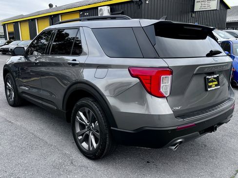 Used 2021 Ford Explorer XLT w/ Equipment Group 202A image 7