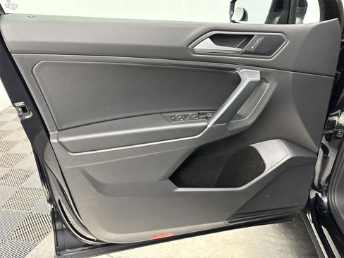 Used 2020 Volkswagen Tiguan SE image 26