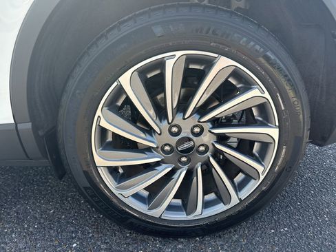 Used 2023 Lincoln Corsair Reserve w/ Equipment Group 201A FWD image 11