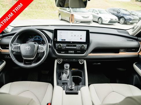 Certified 2024 Toyota Grand Highlander AWD image 12