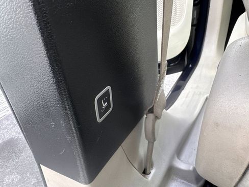 Used 2017 Chrysler Pacifica Limited image 57