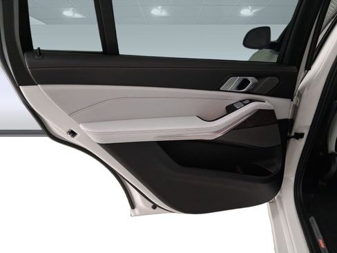 Certified 2024 BMW X7 xDrive40i w/ Premium Package image 26