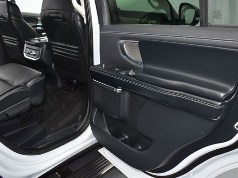 Certified 2025 Ford Expedition Platinum AWD/4WD image 27