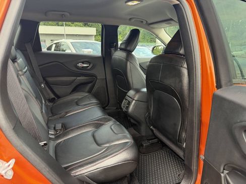 Used 2015 Jeep Cherokee Trailhawk w/ Comfort/Convenience Group AWD/4WD image 15